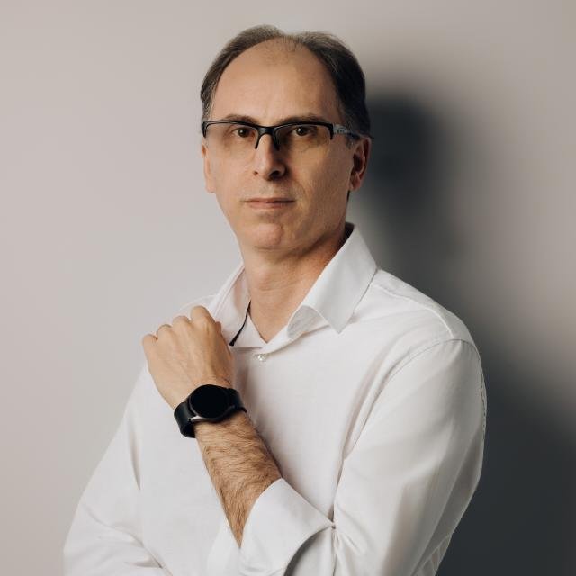 Dr. Emerson Adriano Guarda